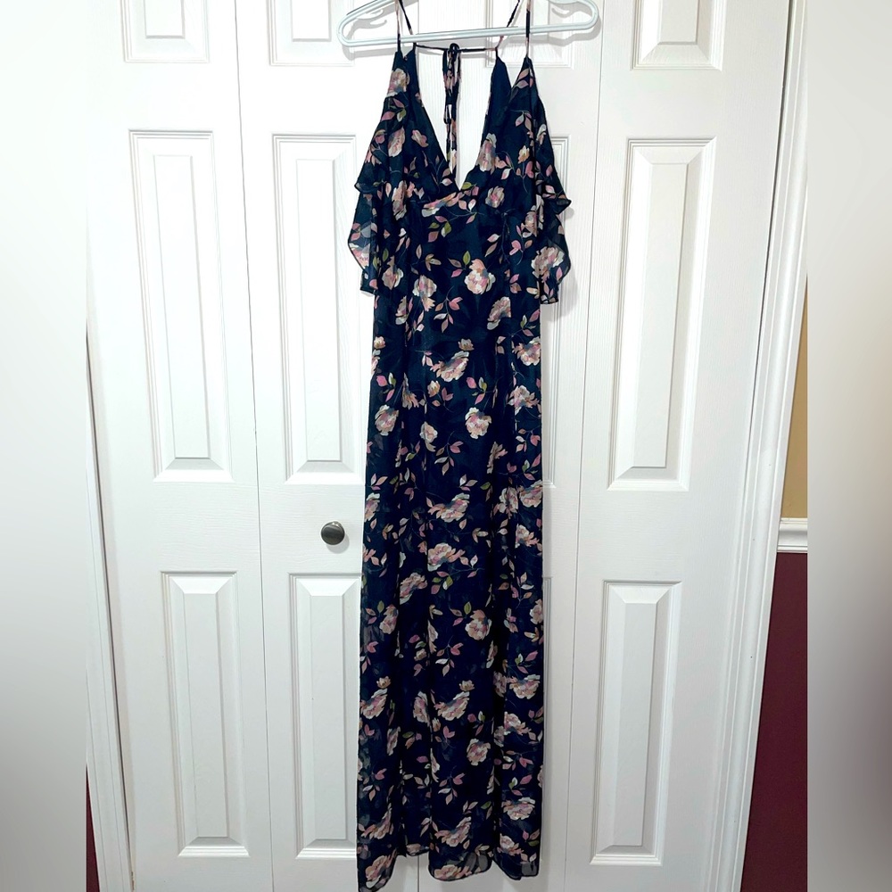 Lulu’s Navy Floral Maxi Dress